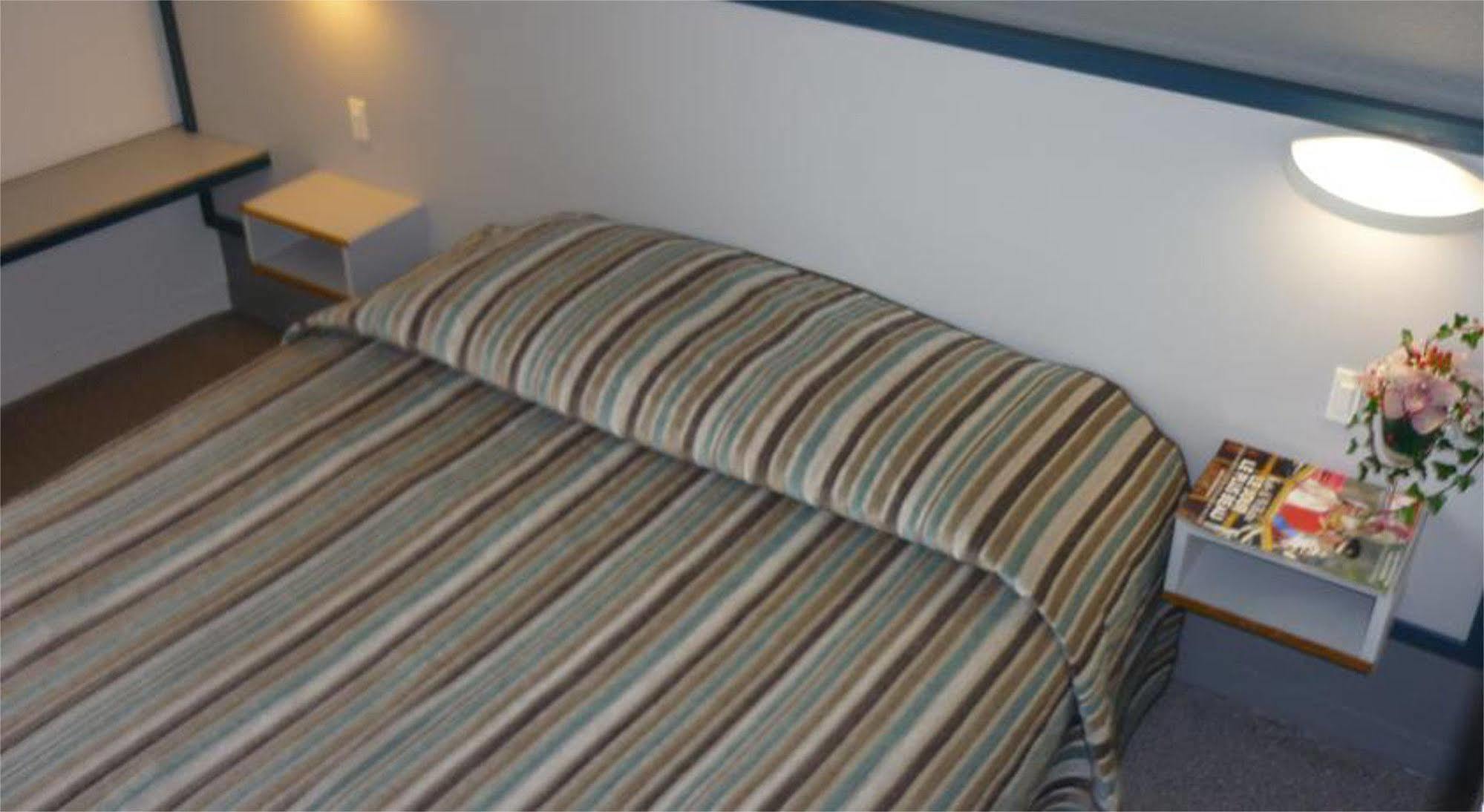 Hotel Entre 2 Mers Proche Bordeaux Carbon-Blanc Екстериор снимка