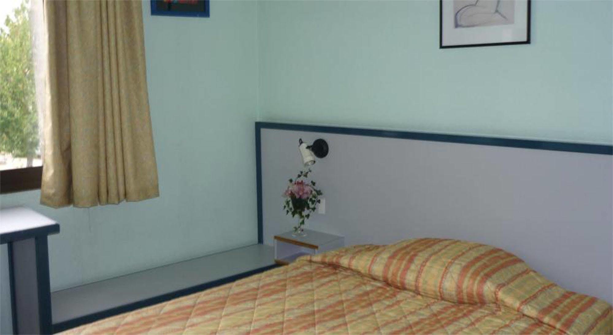 Hotel Entre 2 Mers Proche Bordeaux Carbon-Blanc Екстериор снимка