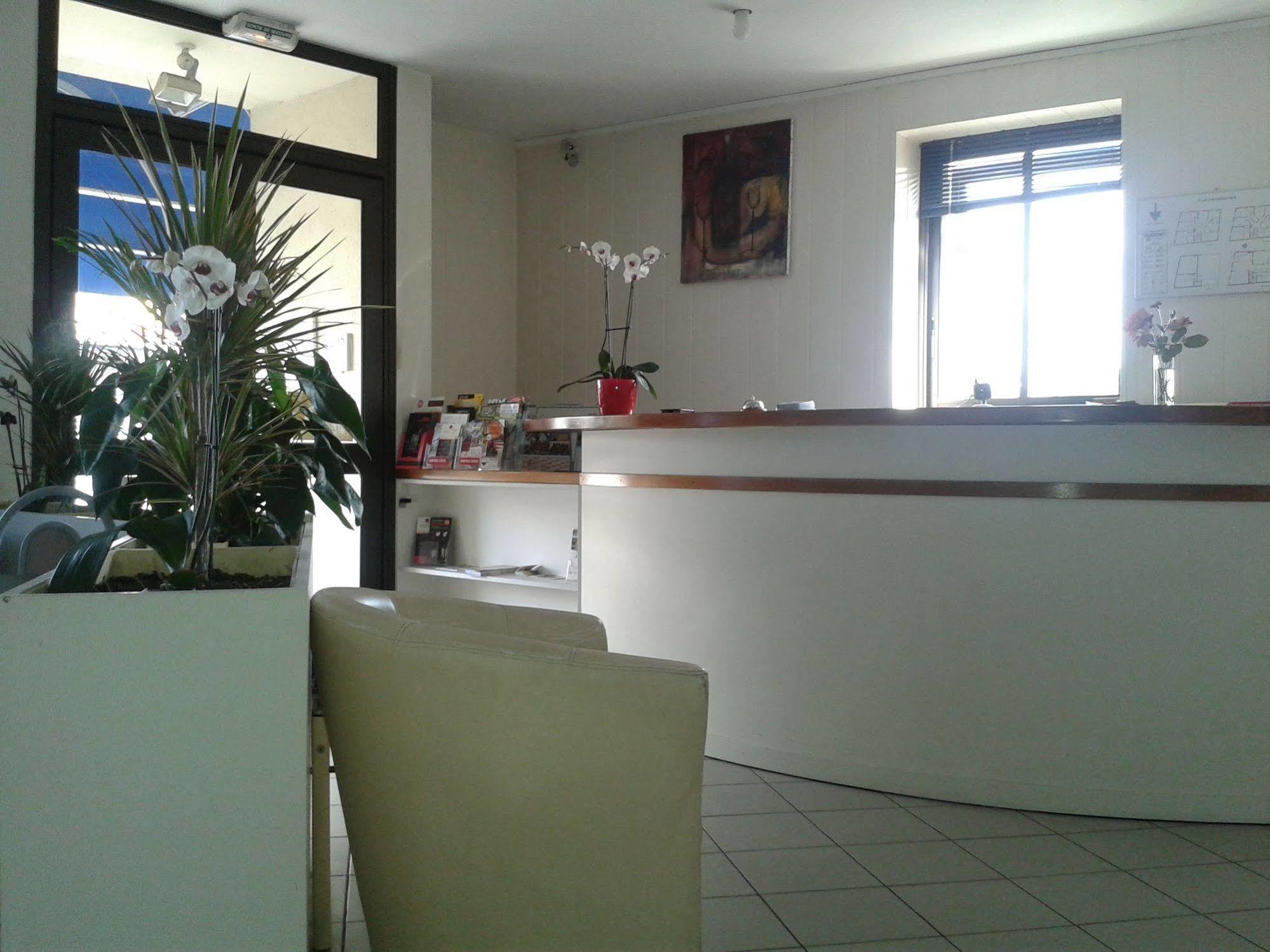 Hotel Entre 2 Mers Proche Bordeaux Carbon-Blanc Екстериор снимка