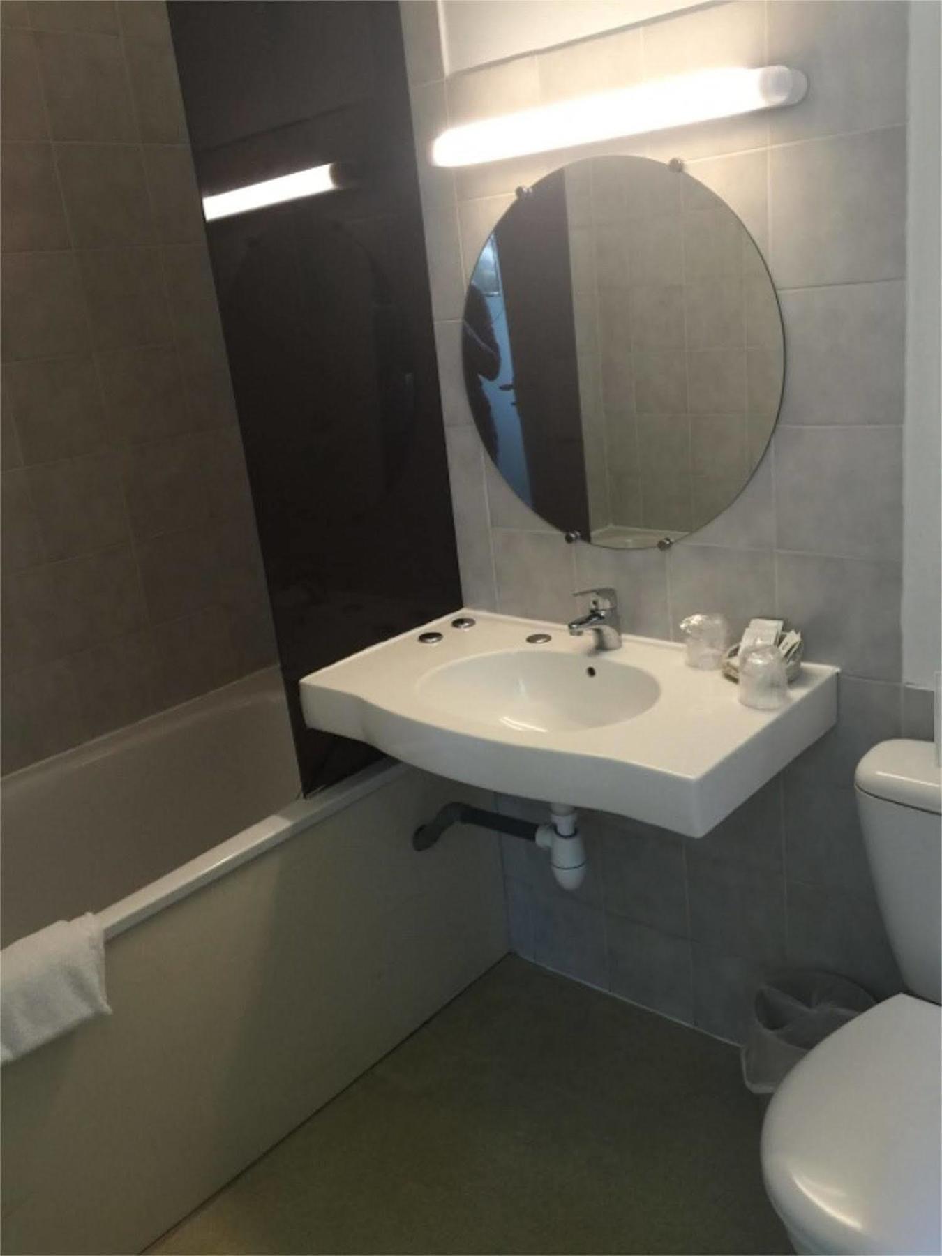 Hotel Entre 2 Mers Proche Bordeaux Carbon-Blanc Екстериор снимка